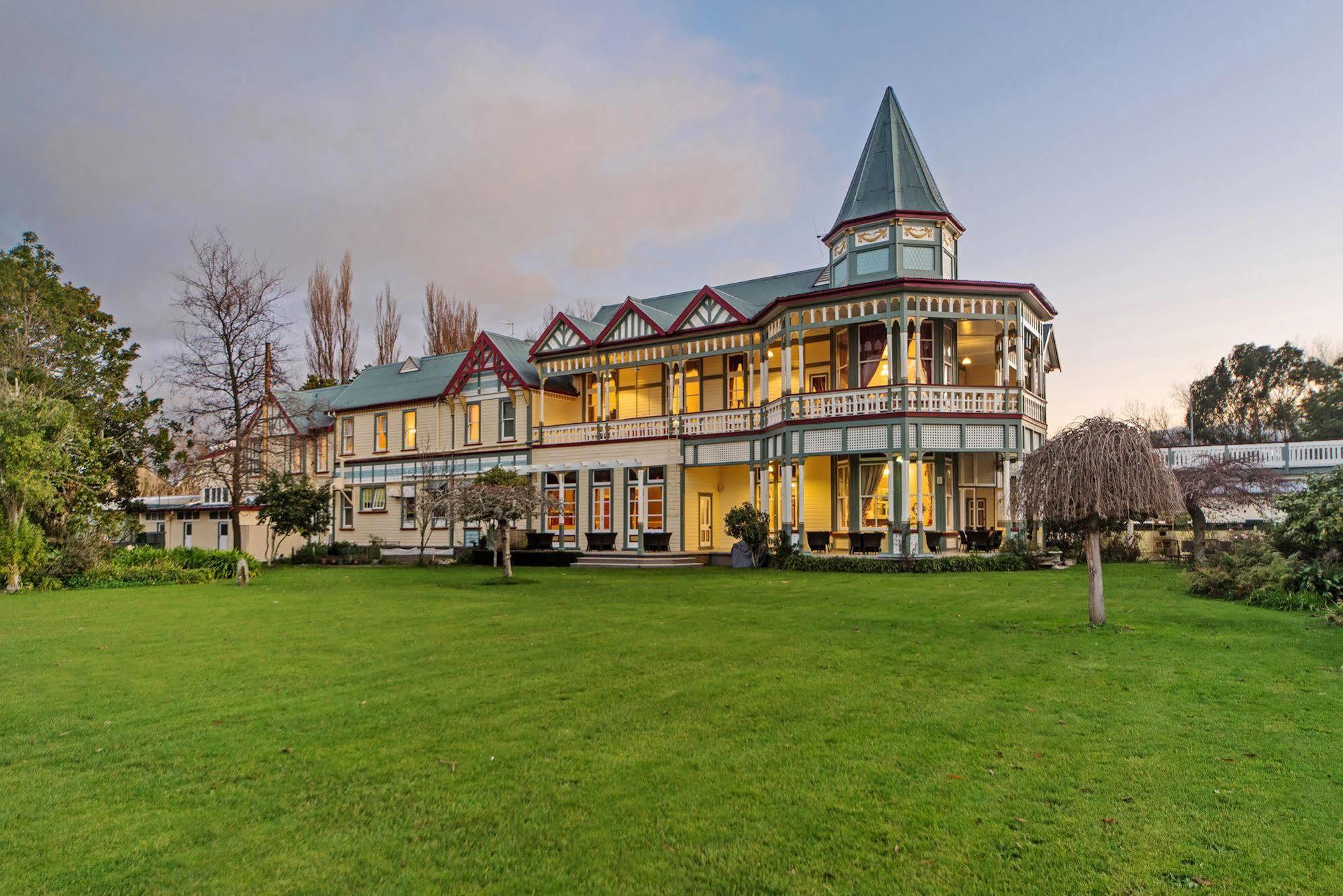 Highden Manor Estate Hotel Palmerston North Exterior photo